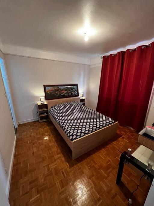 Appartement Avec Balcon En Centre Ville Bourges Luaran gambar